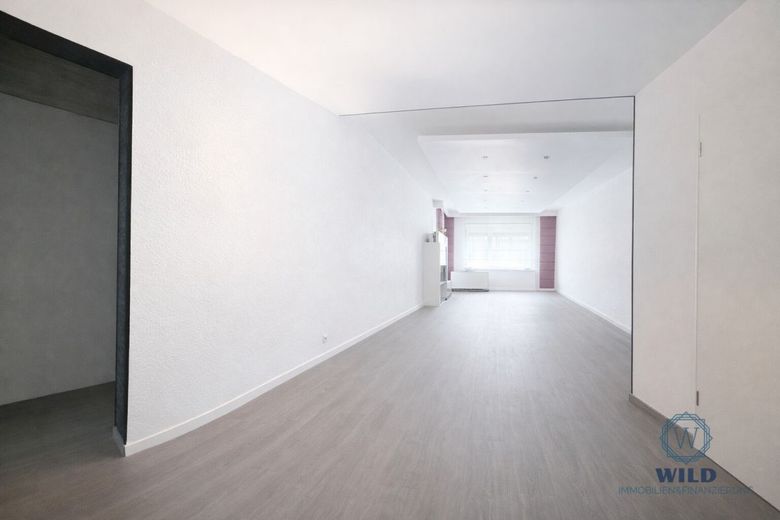 Charmante 3-Zimmer-Wohnung mit Balkon und Blick ins Grüne und Hobbyraum in Saarlouis – Wohnzimmer