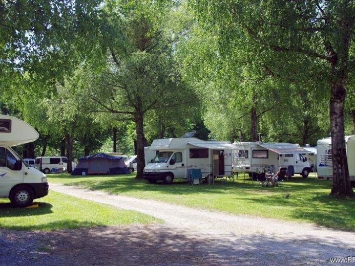 Campeggio con più di 220 piazzole in condizioni eccellenti - Strutture in affitto - Alloggio del gestore – Foto 1