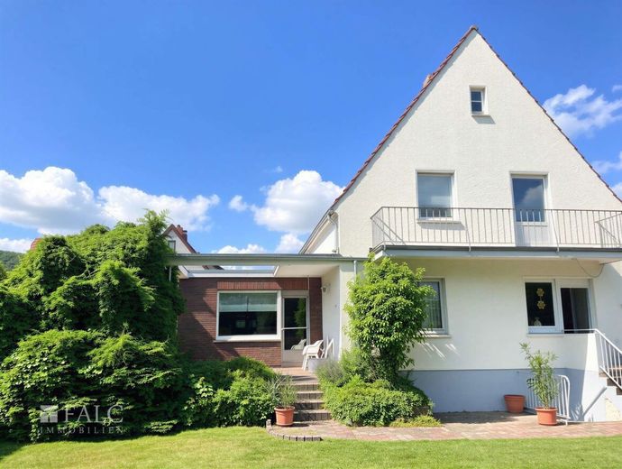 Die Lage macht es ! Sanierungsbedürftiges Einfamilienhaus in Porta Westfalica! – Rückseite