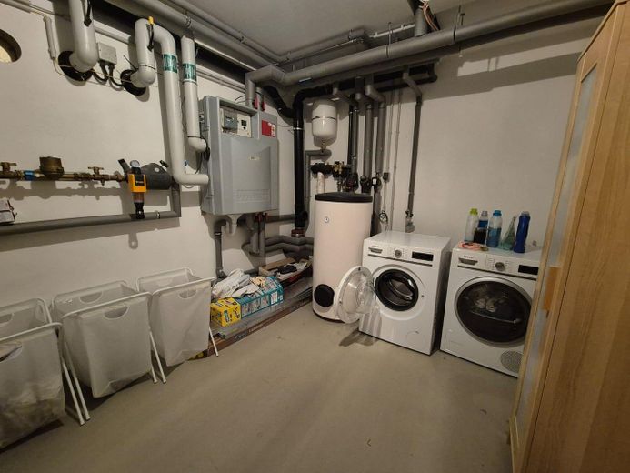 Rijtjeshuis op een toplocatie in Karlsfeld, gezinsvriendelijk, zonder makelaarscourtage – Geräumiger Hauswirtschaftsraum
