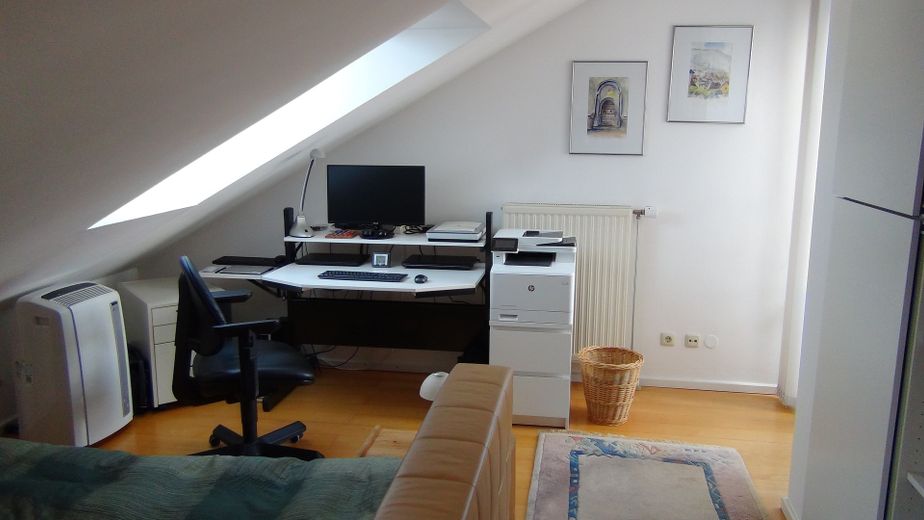 Lauschige 2-Zi.-Süd-DTW mit enormer Weite - zwischen Ortszentrum und altem Ortskern – Schlafzimmer Ost