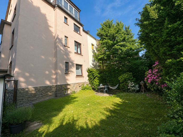 Vierfamilienhaus mit Teilungserklärung - 3 Einheiten kurzfristig neu vermietbar – Gartenansicht