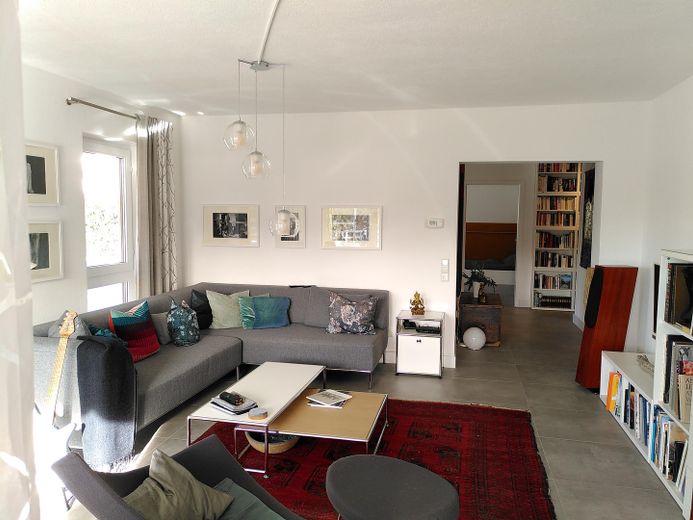 PF-Friedenstraße: curato appartamento di 3,5 locali con balcone, tranquilla posizione nel verde - SENZA PROVVIGIONE – Wohnzimmer