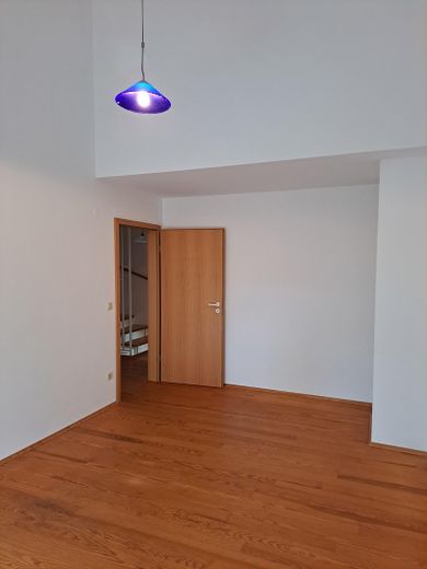 OG Zimmer 1 mit Balkonzugang