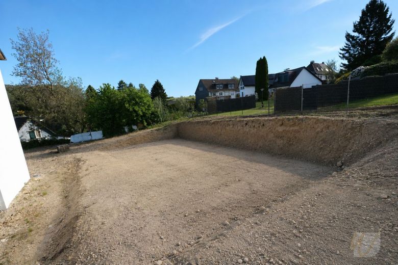 "Familienglück im Neubau - stilvolle Doppelhaushälfte mit Garten" – Grundstück