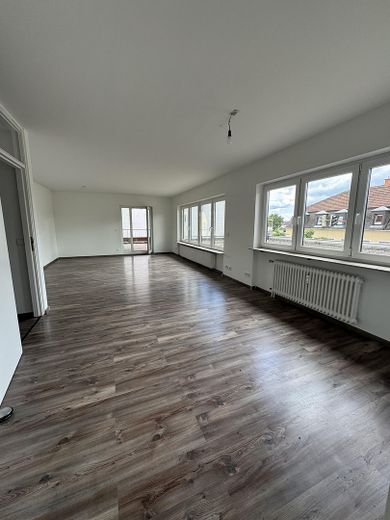 4ZKB - komfort w centralnej lokalizacji z przestronnym tarasem / loggią – Wohnbereich
