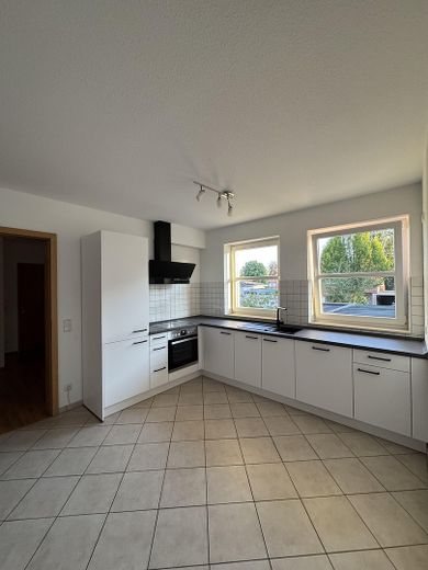 geräumige 3 Zimmer Wohnung mit Einbauküche 2 Loggien in Deegfeld – neue Einbauküche 