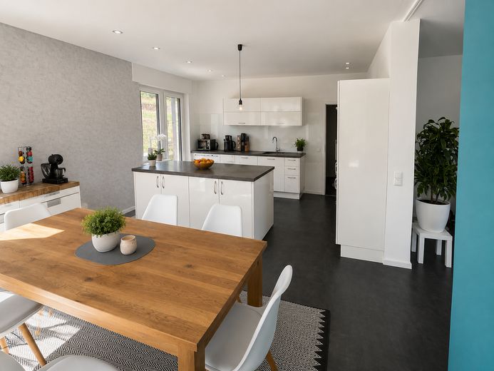 Modernisiertes EFH + ELW | 195 m² | Waldrand | Luxemburg 20 Min | Provisionsfrei – Küche