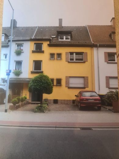 Terraced house with garden in a central location in Neunkirchen – Straßenseite