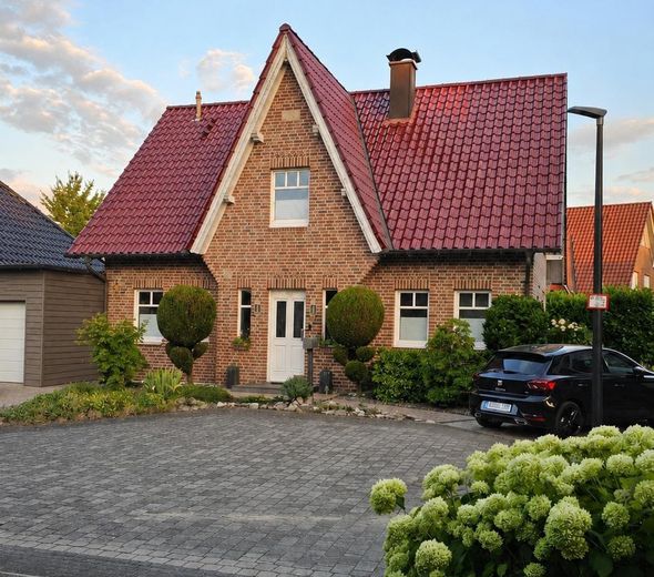 Senza provvigione da privato: elegante casa unifamiliare in stile Sylt a Laer (Münsterland) – Frontansicht