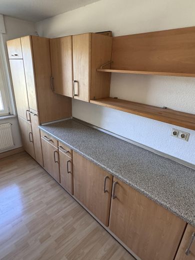 Tanie 3-pokojowe mieszkanie (ok. 63 m2) z aneksem kuchennym w spokojnej lokalizacji mieszkalnej Lichtenau! – Küche