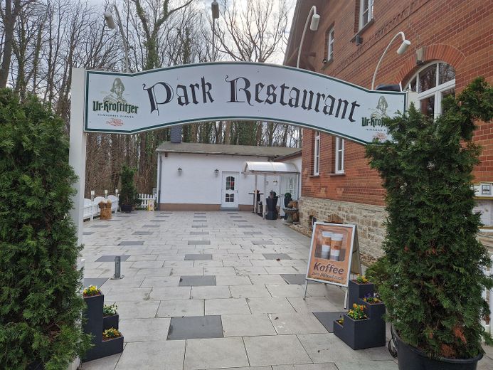 Restaurantimobilie mit viel Potential – Terrassen Eingang