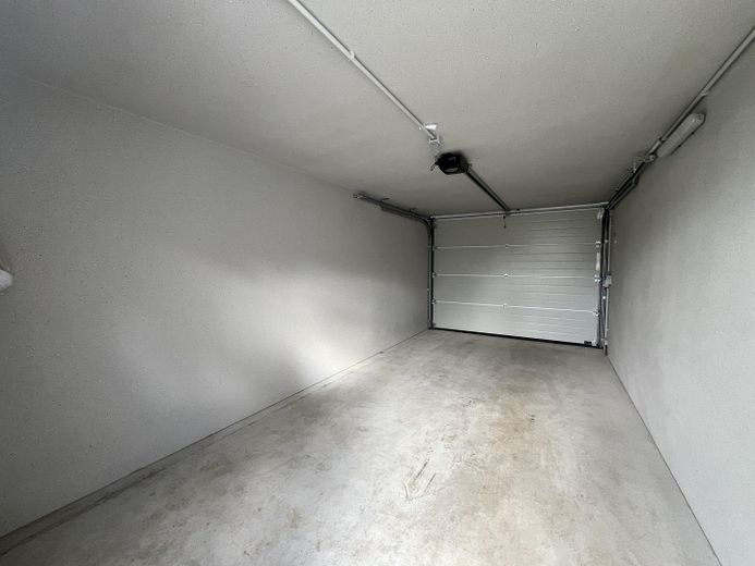 Moderne twee-onder-een-kapwoning met tuin en garage in Bad Münstereifel – Garage