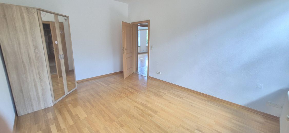 120 m² का गर्म विंटरगार्डन, टैरेस और बगीचे सहित – Schleswig में असाधारण अपार्टमेंट – Schlafzimmer