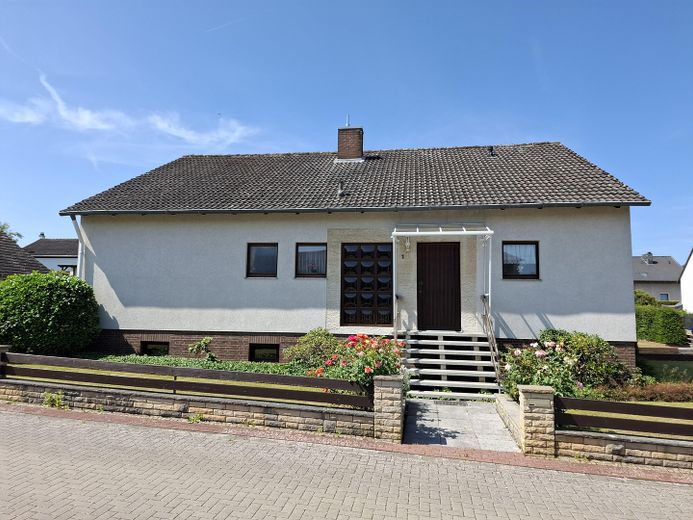 Haus mit Eingang, Ostseite