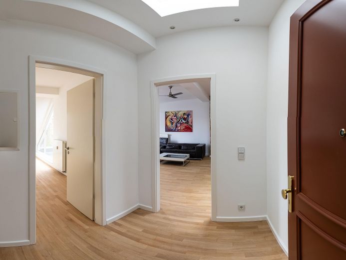 Elegante hochwertige DG-Wohnung nahe Kollwitzplatz – Flur