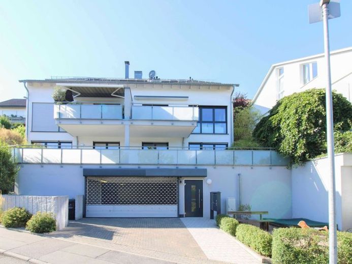 Zukunftsweisend & Traumhaftes Panorama: Neuwertige 4-Zi.-Whg im KfW-70-Effizienzhaus! Barrierefrei. – Foto 1