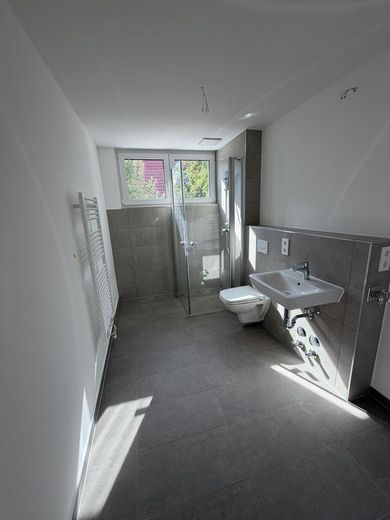 Jouw nieuwe thuis in het groen: nieuwbouwappartement met 2 kamers en tuin – Tageslichtbad