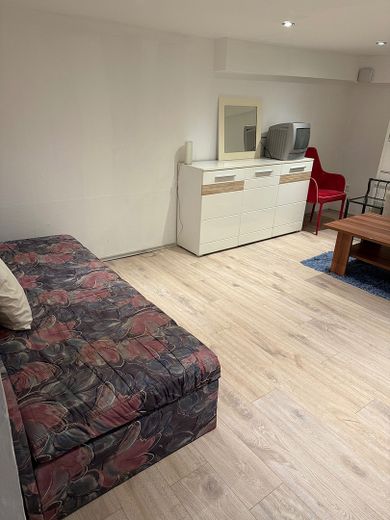 Piso de 3 habitaciones, cocina y baño cerca del aeropuerto de Hahn – Foto 3