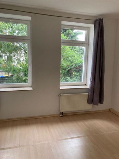 Gemütliche 3-Zimmer mit Laminat, Wannenbad und Einbauküche in guter Lage! – PHOTO-2022-12-09-11-09-36_3