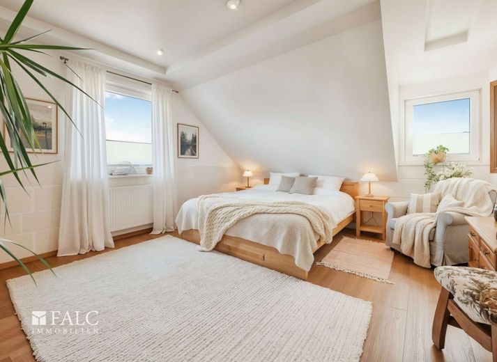 Gepflegtes, großes EFH mit schönem Garten + Zimmer mit wohnraumähnlichem Charakter im Keller – Einrichtungsbeispiel Schlafz.