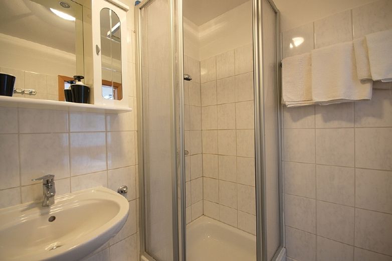 Furnished room with private bathroom, Internet via W-LAN, in an attractive part of town – 310321d5fa09b75339b2a2f718ecab3deb5a8469.jpg