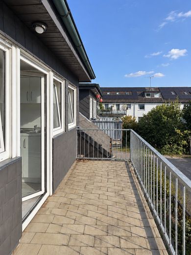 Gemütliche 2-Zimmer-Dachgeschosswohnung mit Balkon und Einbauküche in ruhiger Lage – Foto 12