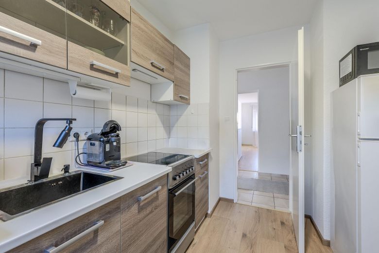 Sanierte 3-Zimmer-Wohnung mit großem Balkon & Einbauküche in Oberstenfeld – Küche