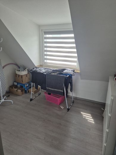 Helle und geräumige 3,5-Zimmer-Dachgeschosswohnung in ruhiger Lage – Arbeitszimmer/zweites Schlafz.