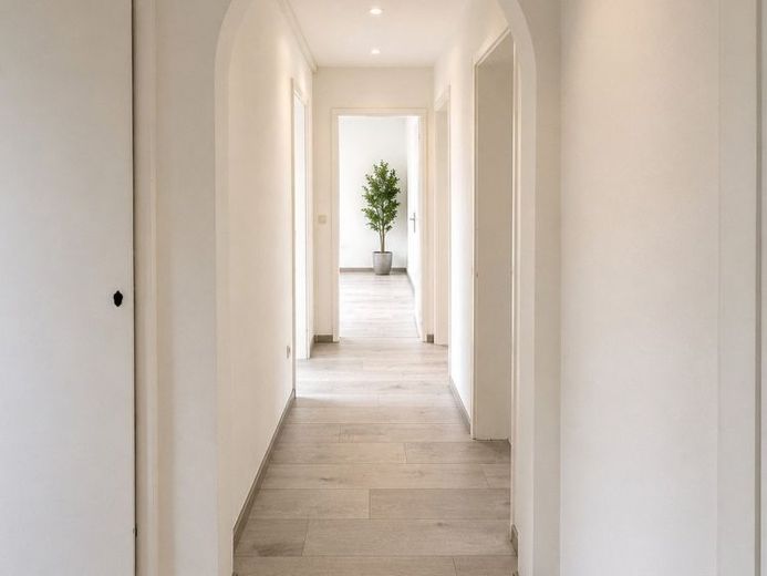 Attraktive 4-Zimmer-Wohnung mit Balkon in ruhiger Wohnlage von Königsbrunn - Anfragen bitte per E-Mail! – Photo 1