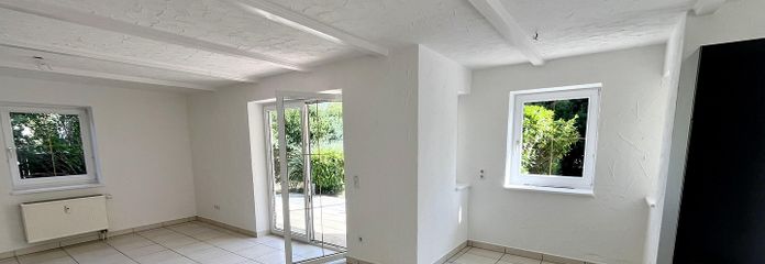 Appartamento con giardino di 2 locali, cucina e bagno. Vivere come in una casa unifamiliare: garage, giardino, cantina, tutto nuovo! – Wohnen 