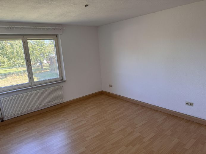 Tanie 3-pokojowe mieszkanie (ok. 63 m2) z aneksem kuchennym w spokojnej lokalizacji mieszkalnej Lichtenau! – Schlafzimmer