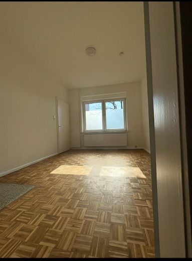 Zimmer EG zur Strasse