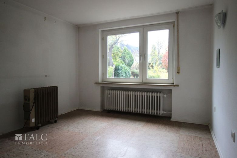 Großzügige Doppelhaushälfte – Zimmer EG