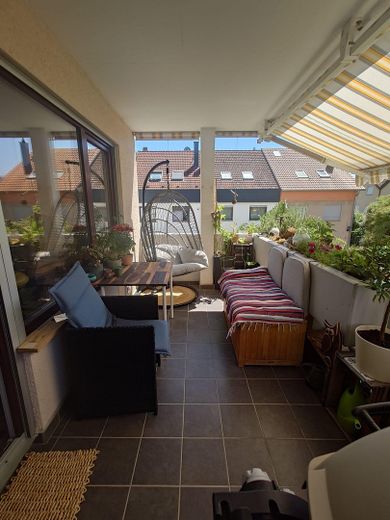 3,5 Zimmer Wohnung, hell, gut geschnitten mit 2 Balkonen und TG – Balkon