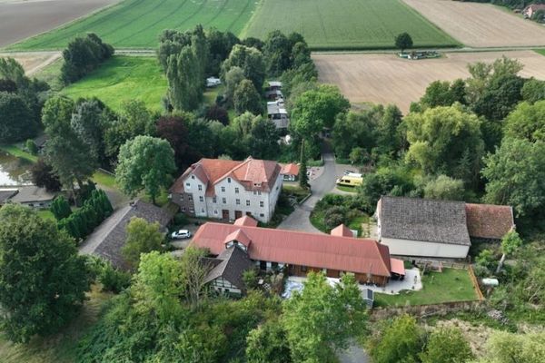 Gebäudeensemble - Wassermühle, Wirtschaftsgebäude, Biergarten, Campingplatz, Pferdestall auf 4 ha
