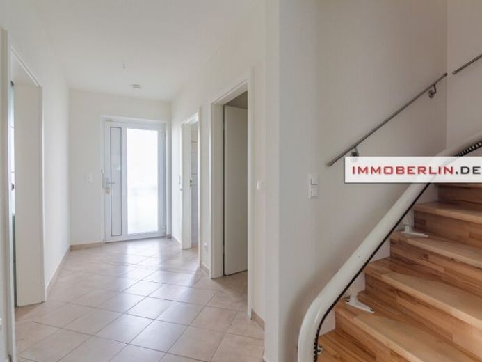 IMMOBERLIN.DE - Hausähnliche Wohnung mit Wintergarten, kleinem Westgarten – Foto 1