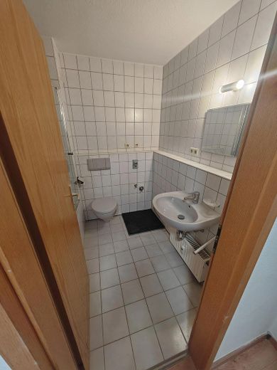 Schöne, renovierte Wohnung in guter Lage in HN – ab sofort als Wohnung oder WG bezugsfertig! – Bad & WC