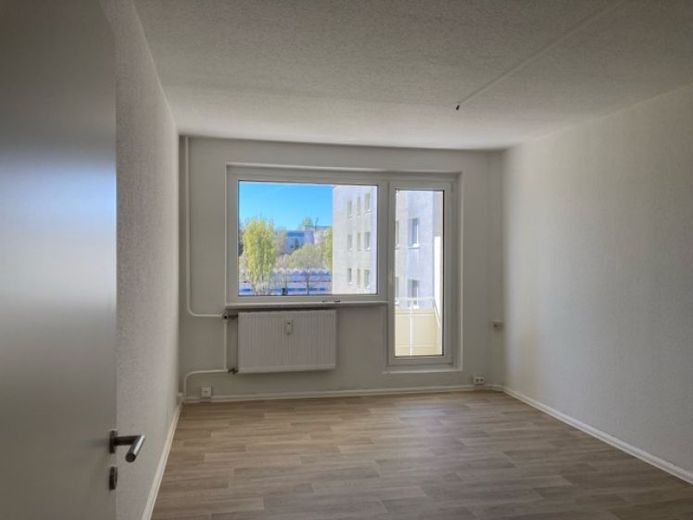 Fresh look, large balcony, green surroundings – Foto 1