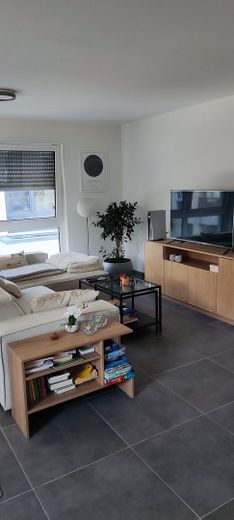 Neubau 2,5-Zimmer-Wohnung 1. OG in Herrenberg mit Küche, Garage, Wallbox, gehobene Ausstattung – Wohnen möbliert