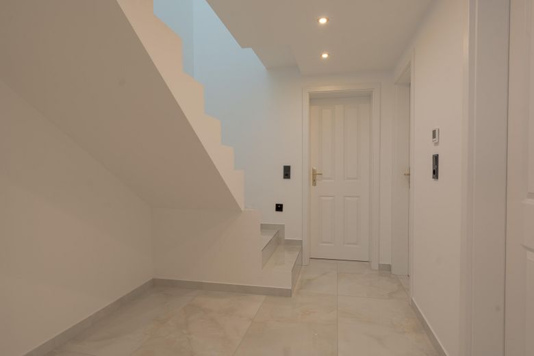 De particulier : Emplacement privilégié Waldweg. Construit en 2017. Rénové avec des matériaux de qualité. Entrée indépendante, jacuzzi, îlot de cuisson, et bien plus encore. – Photo 22