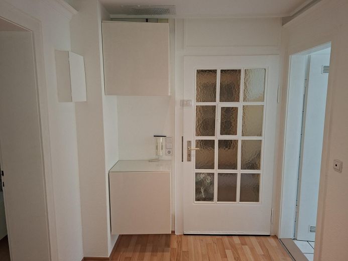 Stilvolles renoviertes Single-Apartment mit Altbau-Charme – Provisionsfrei! – Flur