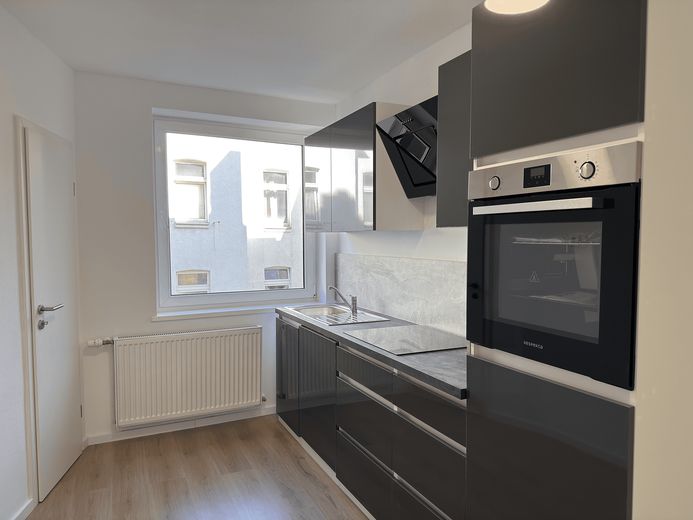 Modernisierte 2-Zimmer Wohnung mit Balkon im begehrten Rheingauviertel Wiesbaden – Küche