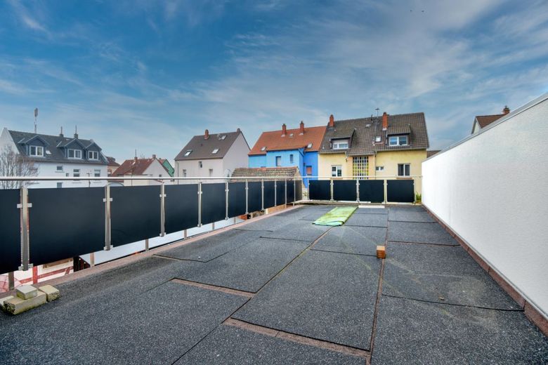 Bezugfsfreie 6 ZKBB mit XL-Panoramaterrasse &amp; Gemeinschaftsgarten | Gepflegtes 2FH mit Garage – Terrasse