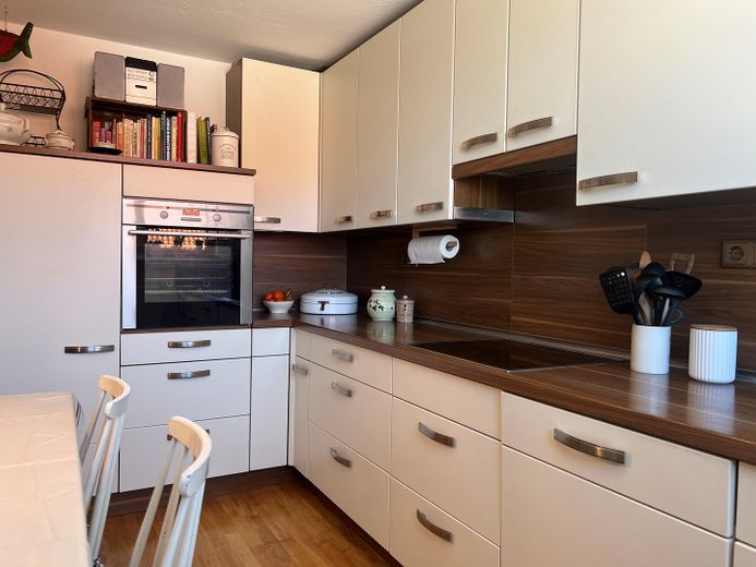 Charmante 2,5-Zimmer-Wohnung in zentraler Lage von Friedrichshafen – Küche 1