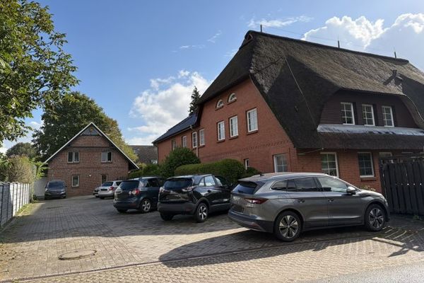 Iydillsche Wohnlage in Alt-Garstedt - Charmante Maisonette-Wohnung mit Balkon und extra viel Platz