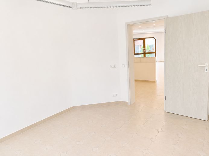 Atrakcyjne mieszkanie na parterze, bez barier, z ogrodem w spokojnej okolicy do wynajęcia - (NIE SPRZEDAŻ NA RATY) – Schlafzimmer