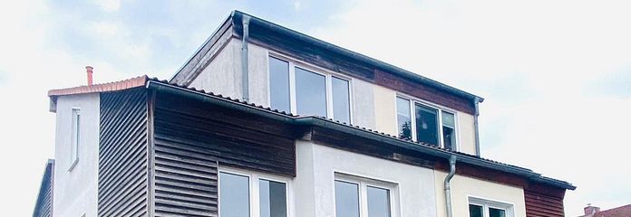 Disponible para ocupar y sin comisión: luminosa casa adosada en un entorno cercano al agua y al bosque – seitlicher Blick