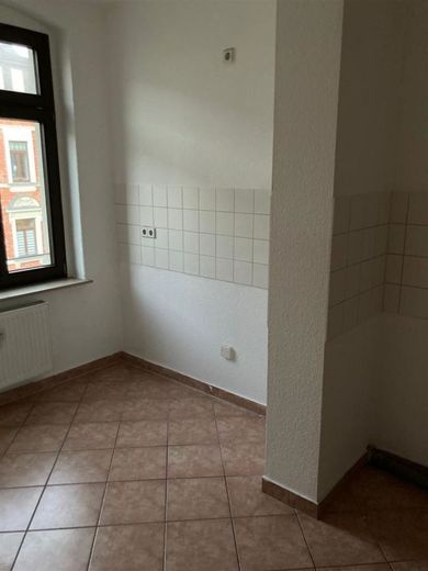 Günstige 2-Zimmer mit Wannenbad und Laminat in guter Lage! – PHOTO-2021-11-09-16-34-47