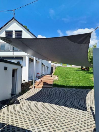 Traumhaus mit Einliegerwohnung in Saabrücken, Pool, Sauna, Klima .... – Sonnensegel Parkplätze